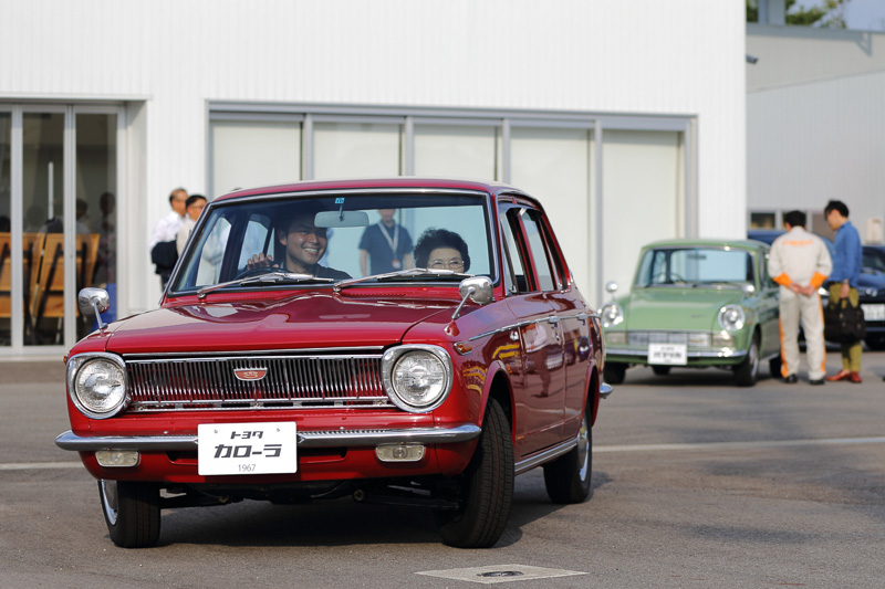 式典終盤には、レストアされた初代カローラの試乗や同乗走行が行なわれた