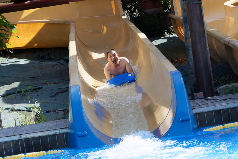 今年の鈴鹿8耐はプールで涼みながら観戦できる！