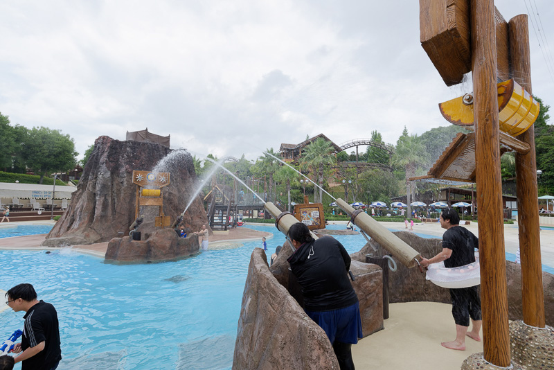 ウォーターキャノンで的に向かって“放水”