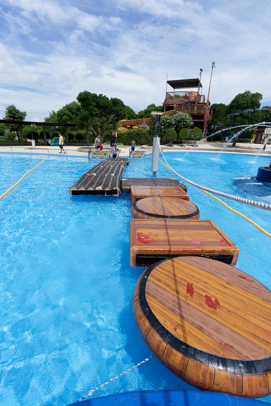 どこかで見たことのある水上の足場