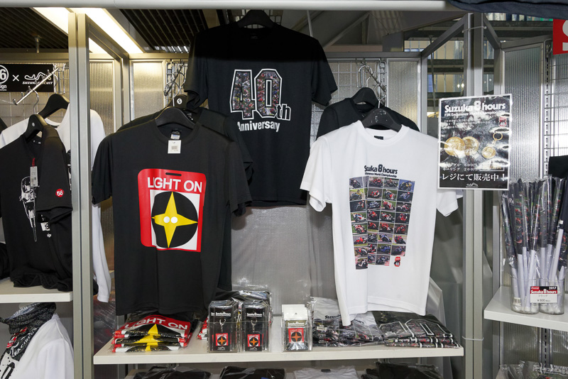 40周年記念のTシャツもある。各3000円