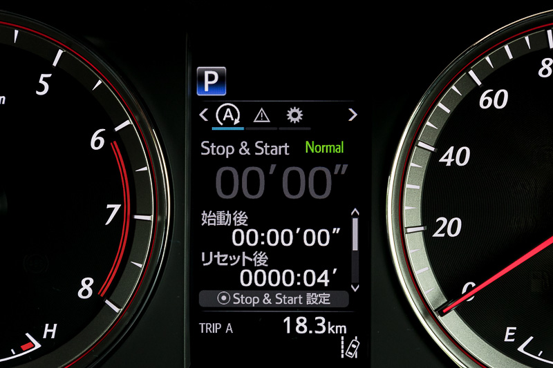メーターパネルはターボ車専用のオプティトロンメーターを装備