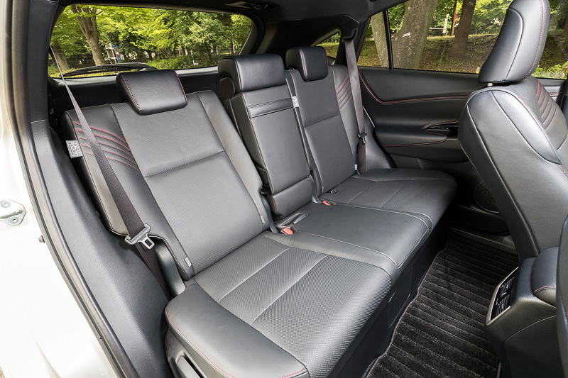 6：4分割可倒式でリクライニングも可能