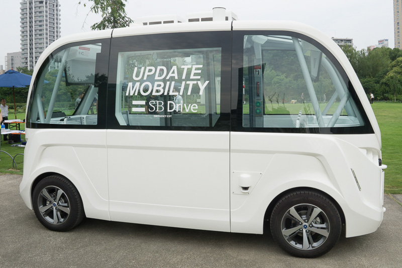 NAVYA ARMAのの右側面