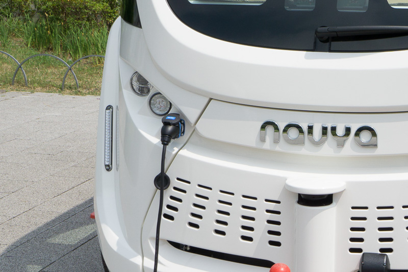 動力はモーターで、充電式