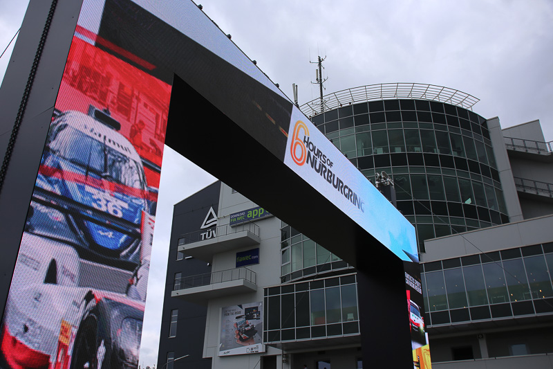ニュルブルクラウンドの看板