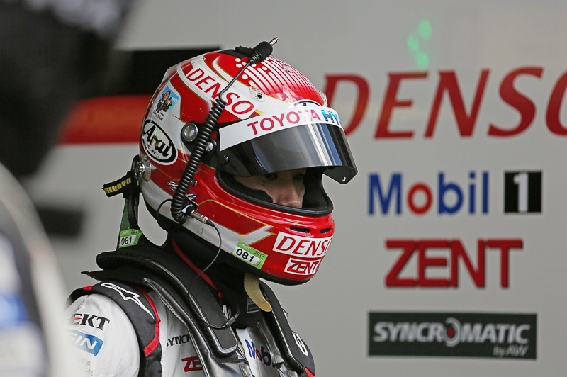 フリー走行前の中嶋一貴選手