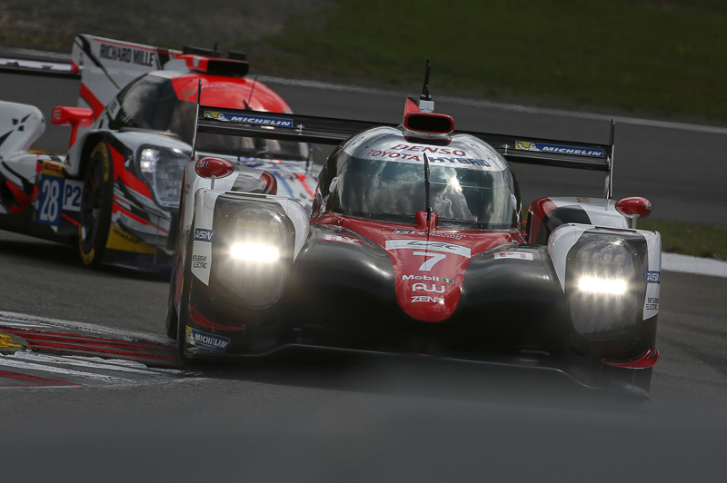 予選でポールポジションを獲った小林可夢偉/ホセ・マリア・ロペス/マイク・コンウェイ組のトヨタ 7号車