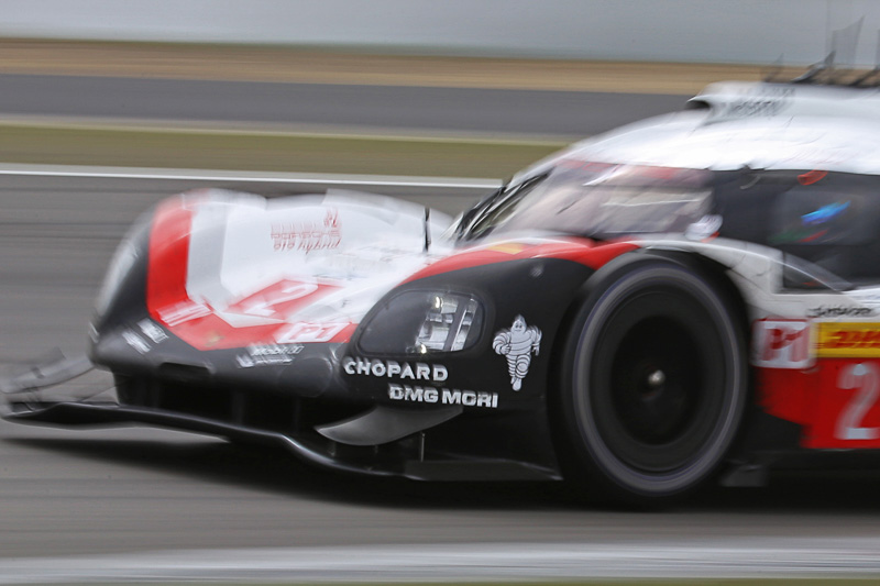 優勝したポルシェ 2号車