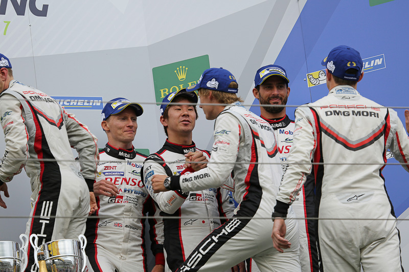 初の3位表彰台をゲットしたマイク・コンウェイ選手、小林可夢偉選手、マリア・ロペス選手