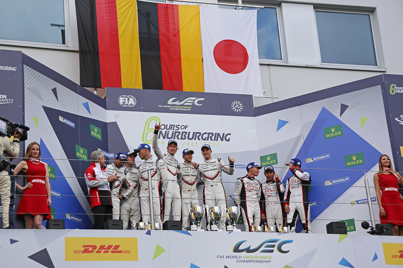 初の3位表彰台をゲットしたマイク・コンウェイ選手、小林可夢偉選手、マリア・ロペス選手