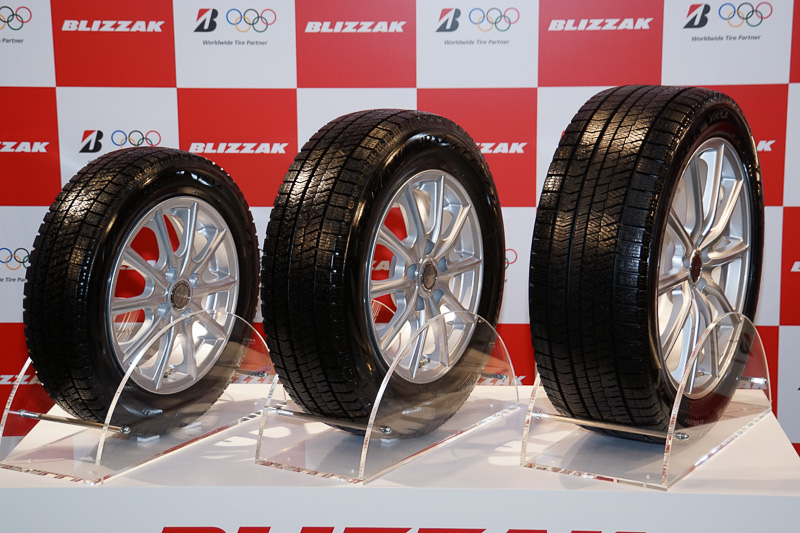 135/80 R12 68Q～245/40 R20 95Qの全109サイズを用意するBLIZZAK VRX2