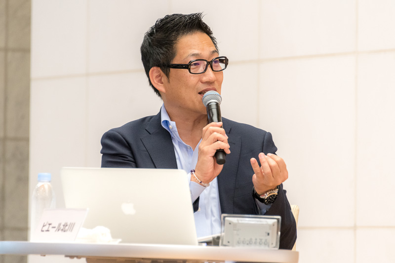 司会のピエール北川氏