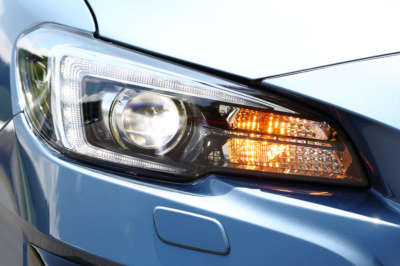 フォグランプが異形タイプに変更され、その直上にあったウインカーはヘッドライトユニットに内蔵された