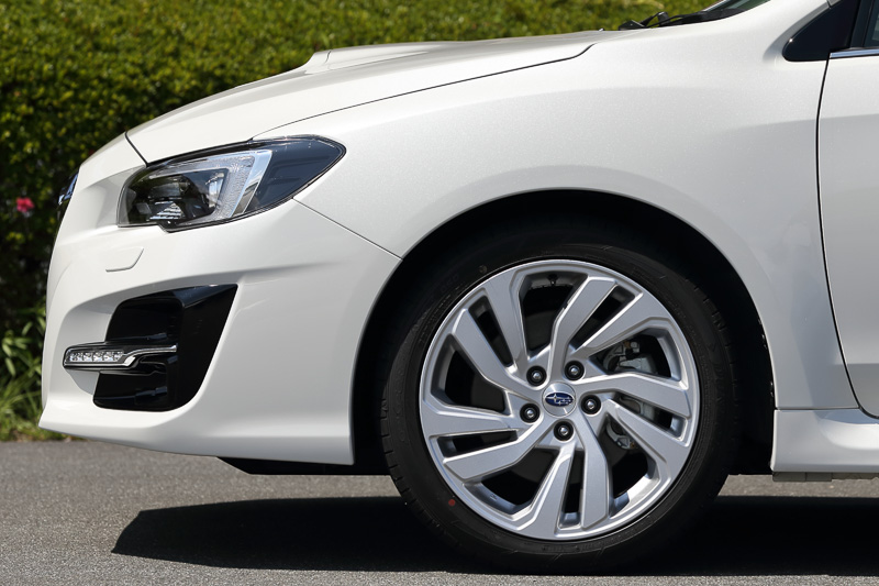 新デザインの18インチアルミホイール（1.6GT EyeSight S-Style）