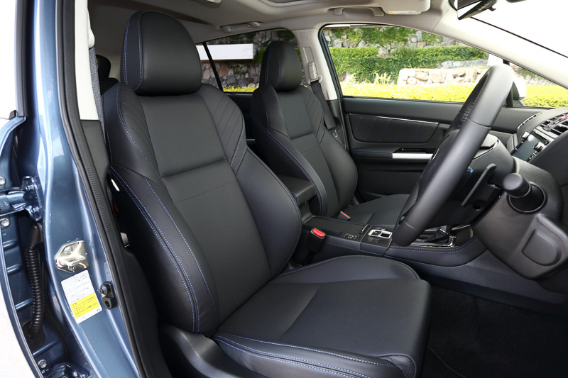 運転席シートポジションメモリー機能付き本革シートは全てフロントシートヒーターが装着される