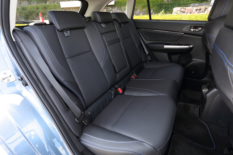 運転席シートポジションメモリー機能付き本革シートは全てフロントシートヒーターが装着される