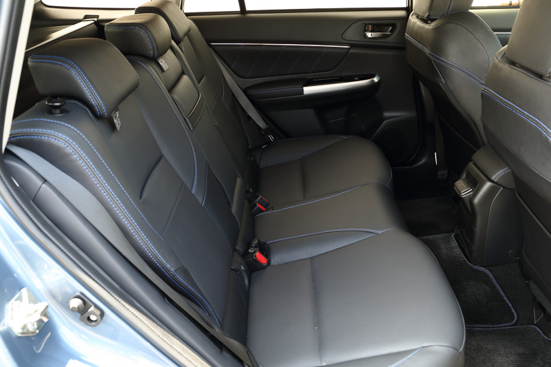 リアシートのリクライニング機構は従来どおり