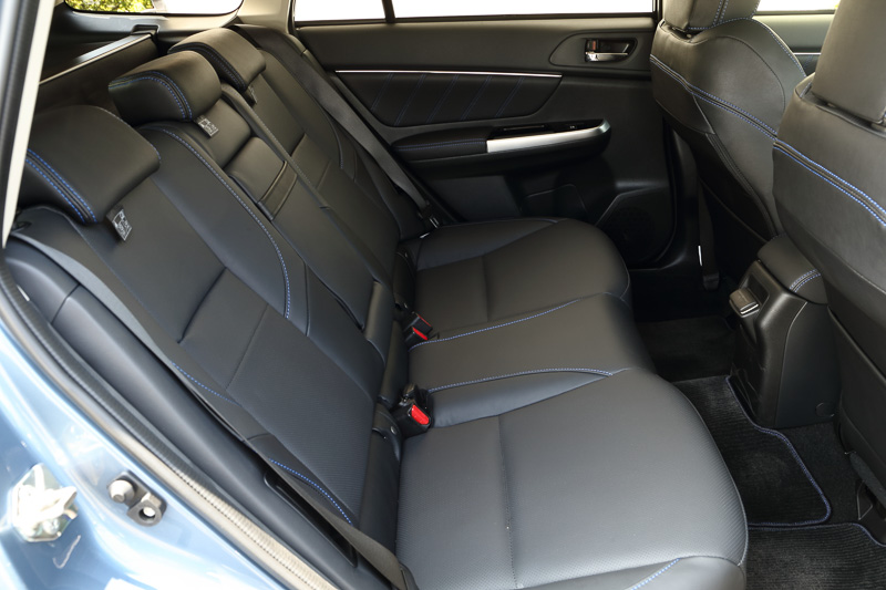 リアシートのリクライニング機構は従来どおり