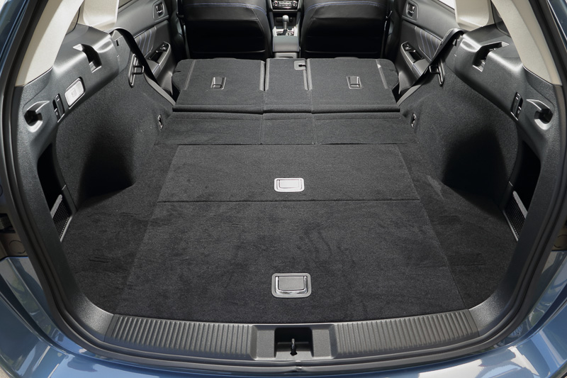 4：2：4分割可倒式リアシートの採用によってカーゴルームのアレンジの幅が広がった