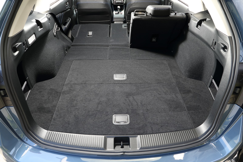 4：2：4分割可倒式リアシートの採用によってカーゴルームのアレンジの幅が広がった