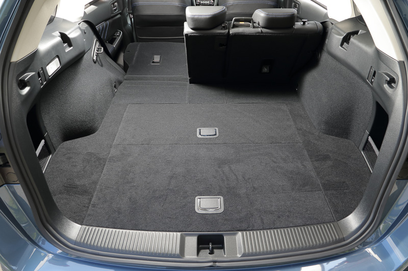 4：2：4分割可倒式リアシートの採用によってカーゴルームのアレンジの幅が広がった