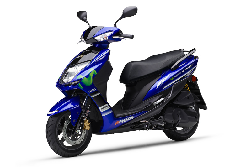 MotoGPに参戦する「YZR-M1」のカラーリングイメージを再現した1300台限定の「シグナスX XC125SR」Movistar Yamaha MotoGP Edition