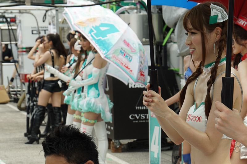 ピットウォーク。予選日の様子