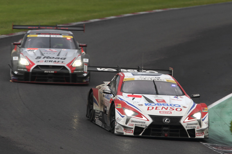 1号車「DENSO KOBELCO SARD LC500」（ヘイキ・コバライネン/平手晃平）