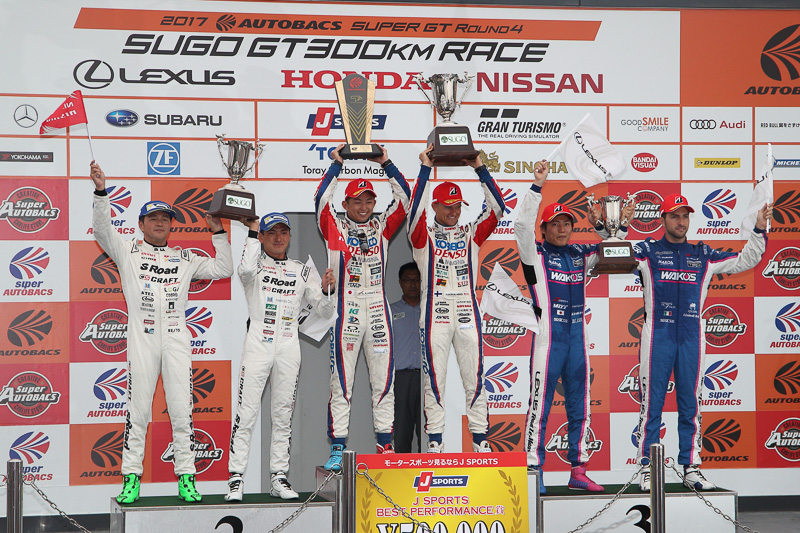 GT500クラス表彰台