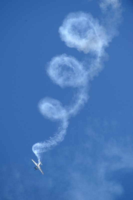 「エクストラ 330SC（JA111F）」を使用したフライトパフォーマンスが披露される