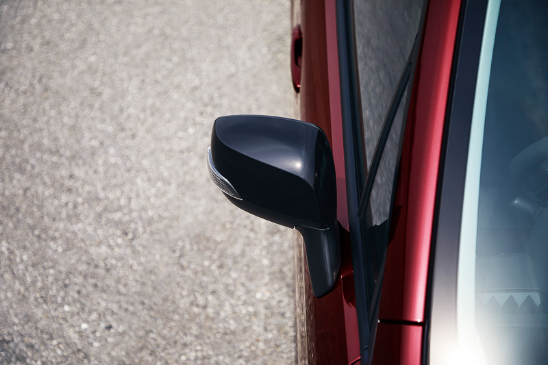 電動格納式リモコンカラードドアミラー（LEDサイドターンランプ＆ターンインジケーター付）（ブラックカラード）