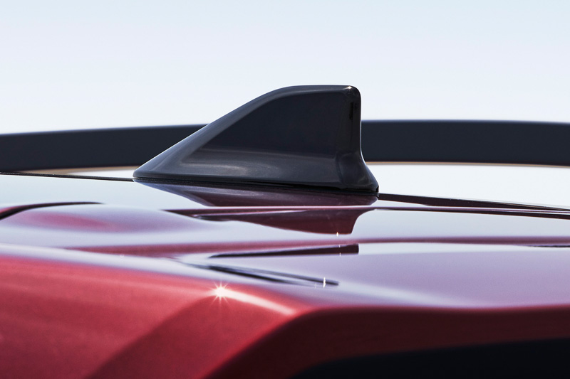 ルーフアンテナ（シャークフィンタイプ、ブラックカラード）