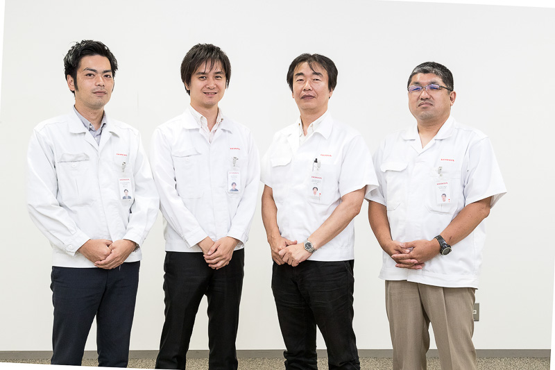 写真右から株式会社ホンダアクセス 商品企画部の大坪浩也氏、有沢博治氏、鈴木亮太氏、藤原公成氏