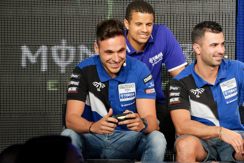 第1回戦は94号車GMT94 Yamaha対7号車YART - YAMAHA