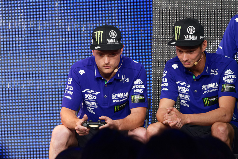 第2回戦は94号車GMT94 Yamaha対21号車ヤマハ ファクトリー レーシング チーム。ただし中須賀選手は観戦に徹していた