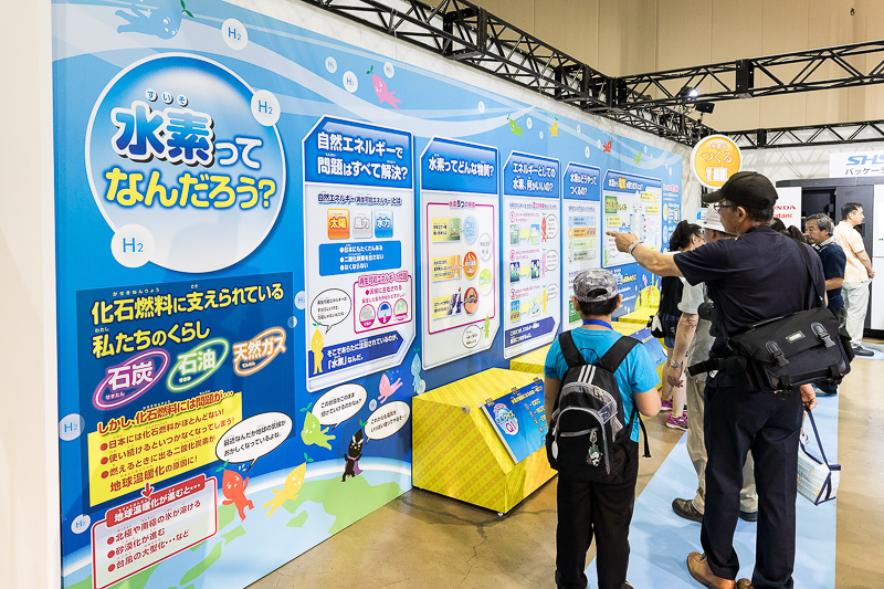 水素にまつわる展示とクイズを実施