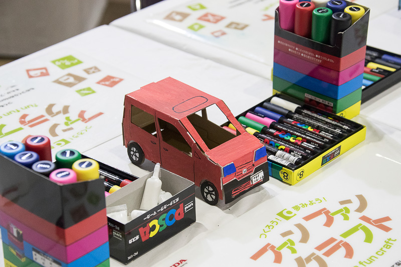 会場ではステップワゴンを組み立てて色を塗ることができた。こちらは未就学児が対象