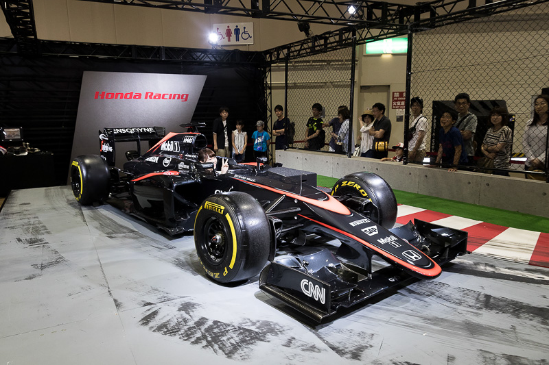 「McLaren-Honda MP4-30 コックピット体験」