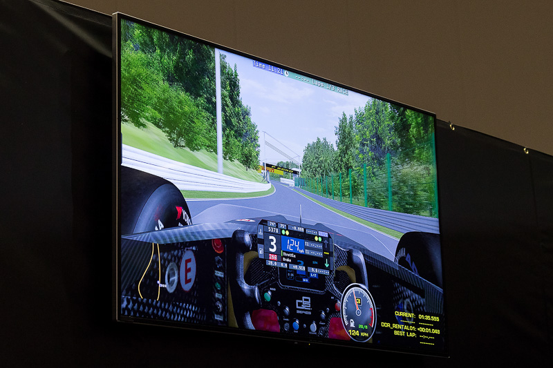 鈴鹿サーキットで「SF14」に乗った走行を疑似体験できるレーシングシミュレーター