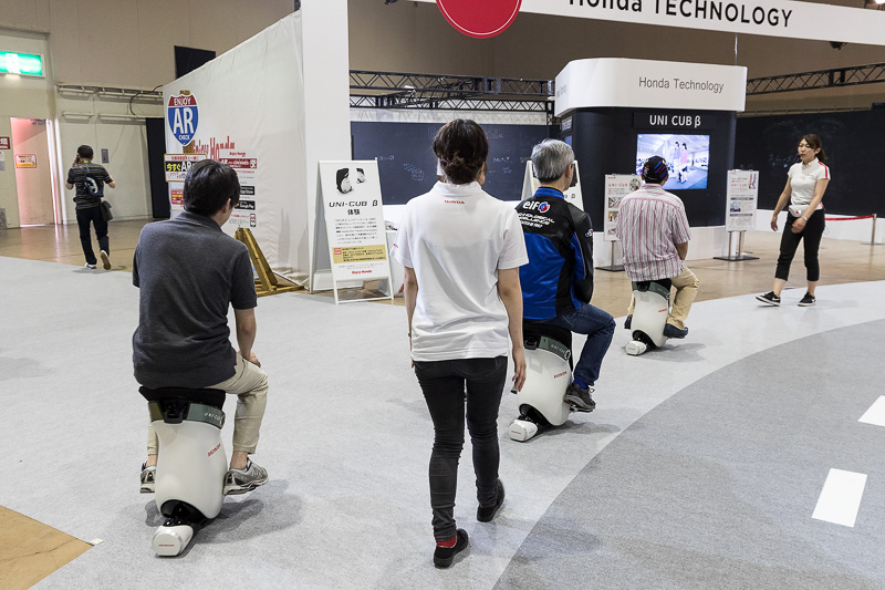 会場内で体験試乗を実施