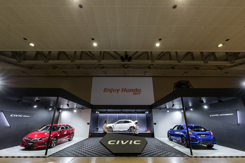 発表間近のシビックシリーズを並べて展示