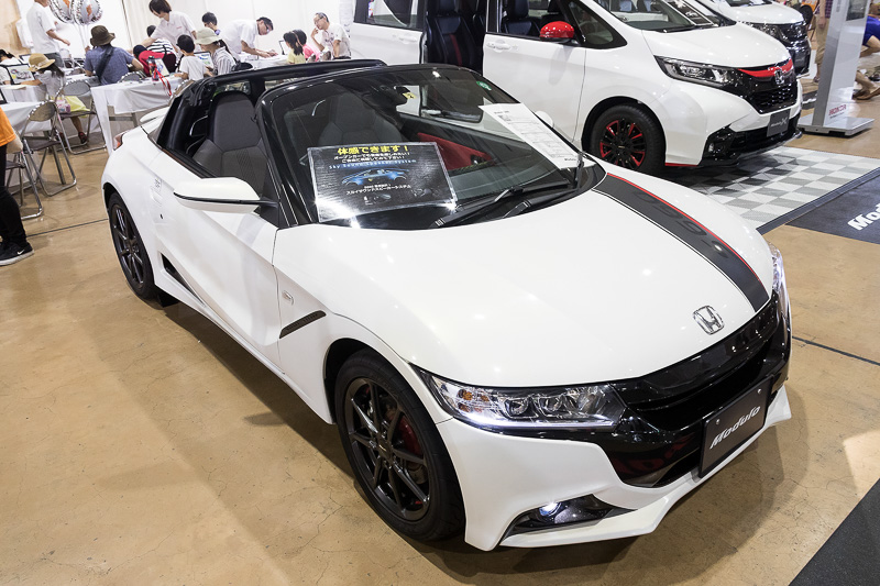 ホンダアクセスのパーツを装着したモデューロ仕様のS660