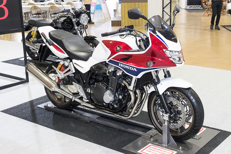 CB1300とCB1100は独立した展示スペースを用意