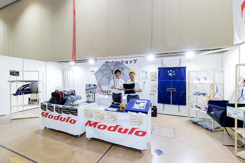 会場内にはグッズを購入できるスペースも設けられていた。こちらはホンダアクセスのモデューロショップ
