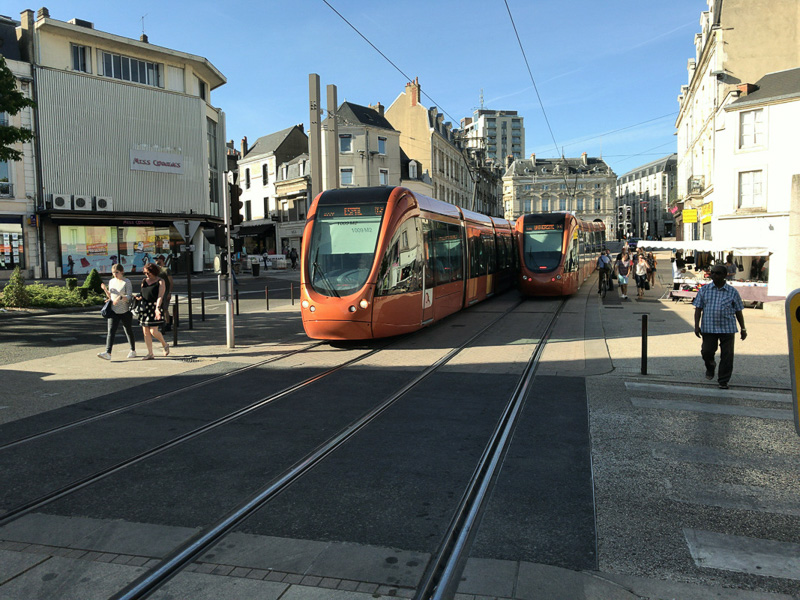 ル・マン市内を走っているトラム