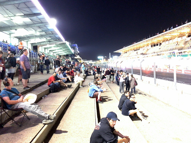 夜中の2時～3時ごろなのだが、結構な数のお客さんが残っている