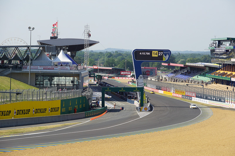 メインゲートを入ってすぐの場所から1コーナーを望む