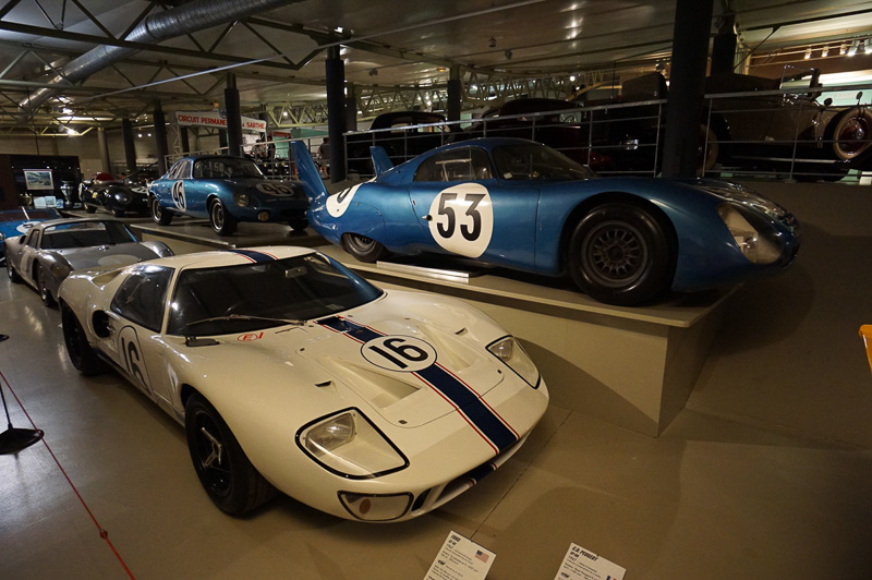 手前がフォード GT40、奥側がC.D.プジョー、いずれも1967年