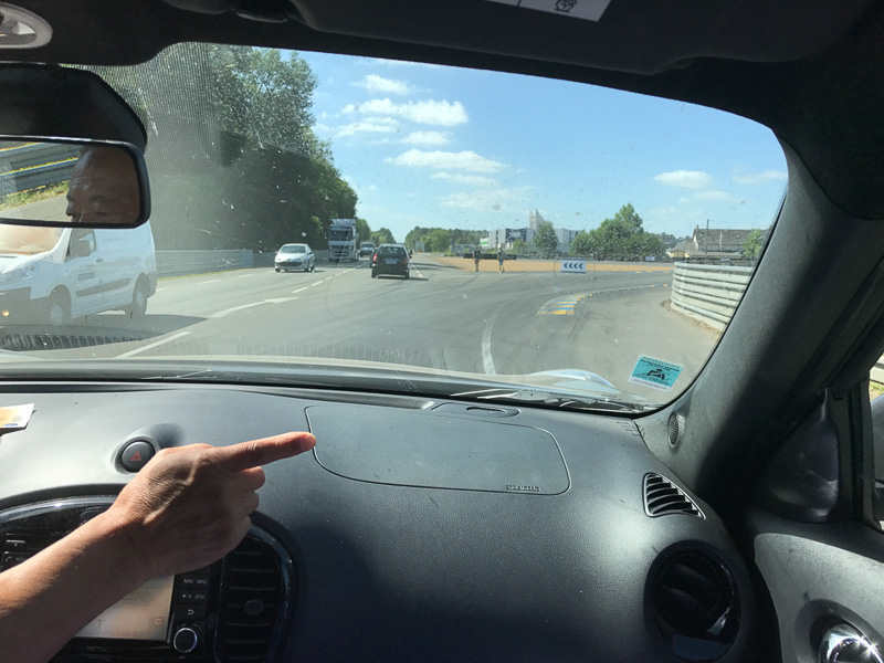 ユノディエールの途中にあるシケイン。ここは一般道ではなく、レース用にだけ使われる